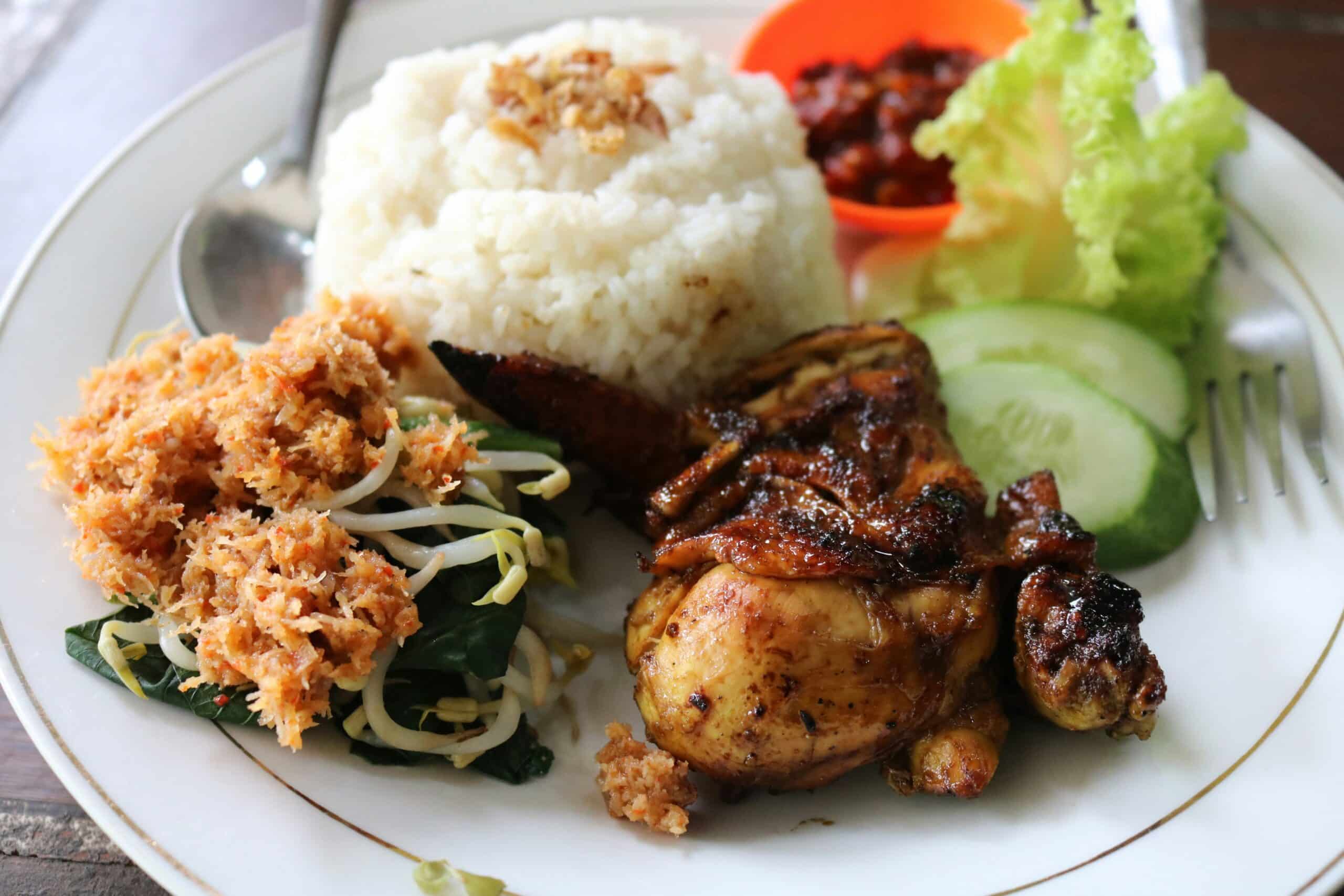 LOCAL DISHES IN INDONESIA MUST TRY